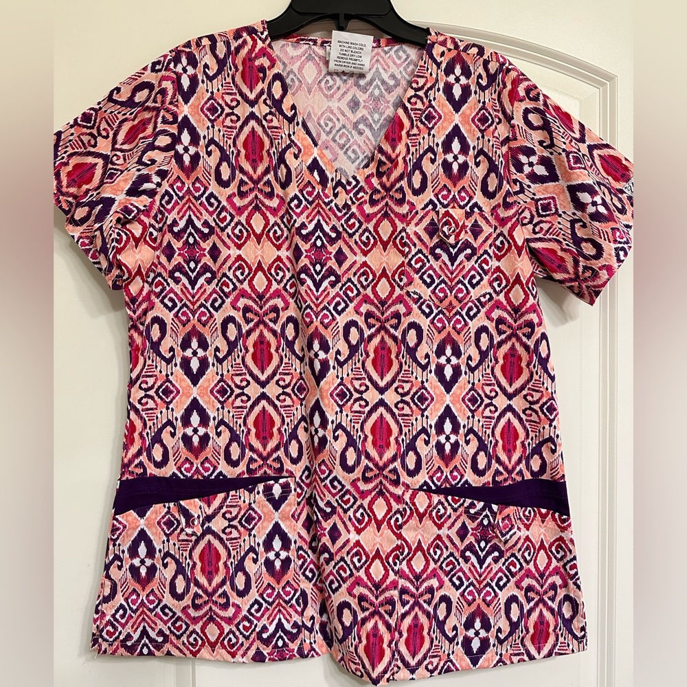 Printed scrub top!